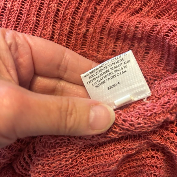 Eileen Fisher knit linen-blend sweater w/V-neck and asymmetrical hem-Woman’s S - Picture 12 of 12